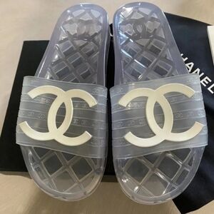 Chanel slides